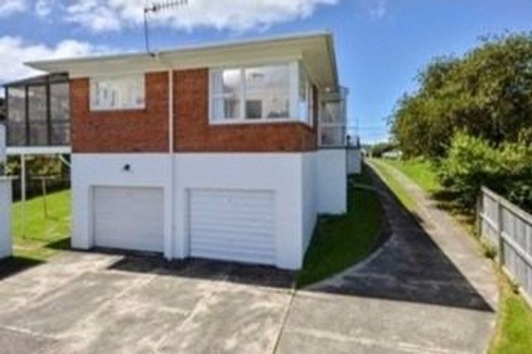 Photo of property in 5/174 East Coast Road, Forrest Hill, Auckland, 0620