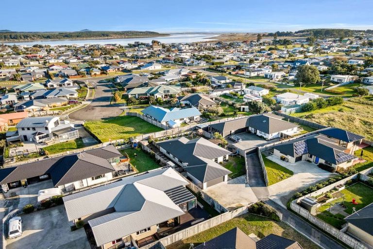 Photo of property in 17 Story Street, Foxton Beach, Foxton, 4815