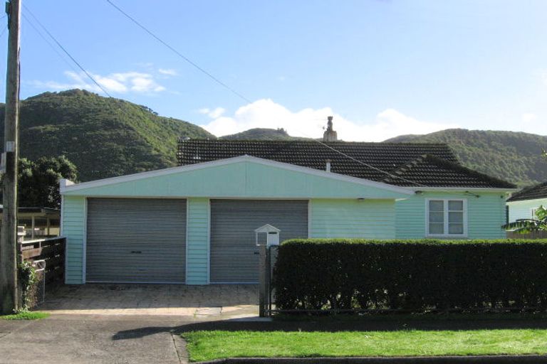 Photo of property in 3 Peck Street, Taita, Lower Hutt, 5011