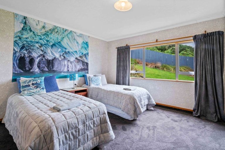 Photo of property in 90 Marine Parade, Bluff, 9814