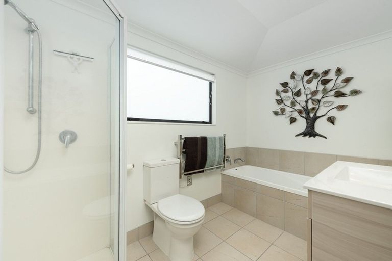 Photo of property in 4b Sunbrae Grove, Mount Maunganui, 3116