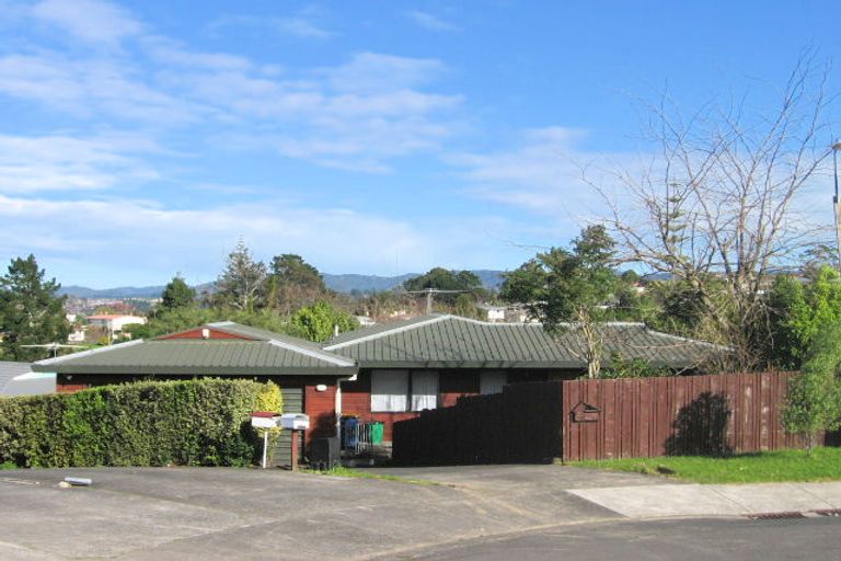 Photo of property in 20 Moxham Grove, Massey, Auckland, 0614