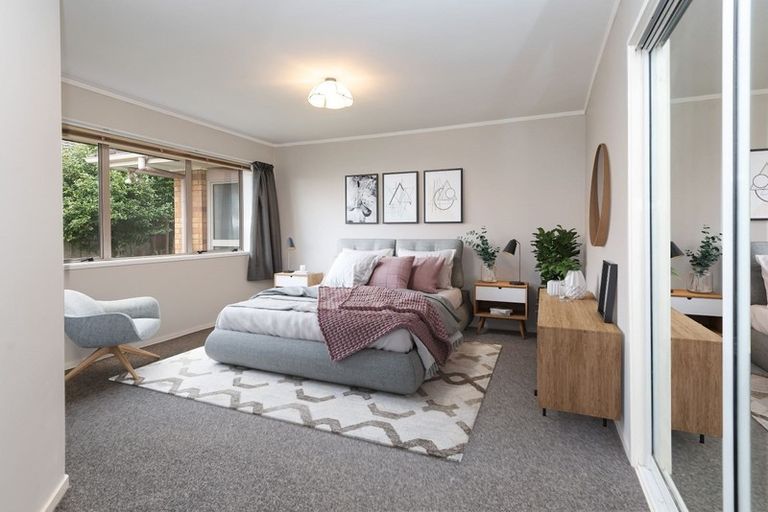 Photo of property in 8 Crescent Hills Court, Northpark, Auckland, 2013