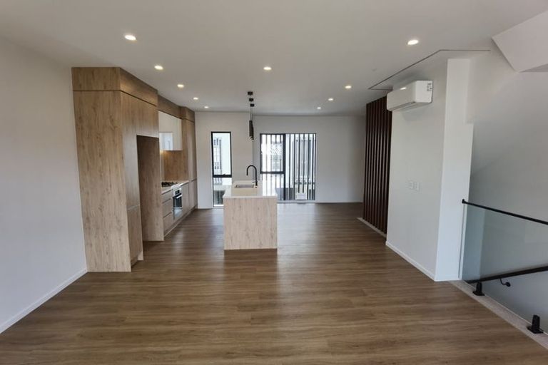 Photo of property in 12 Mina Way, Browns Bay, Auckland, 0630