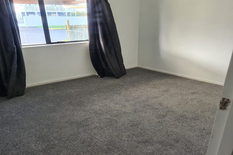 Photo of property in 72 Maplesden Drive, Clendon Park, Auckland, 2103