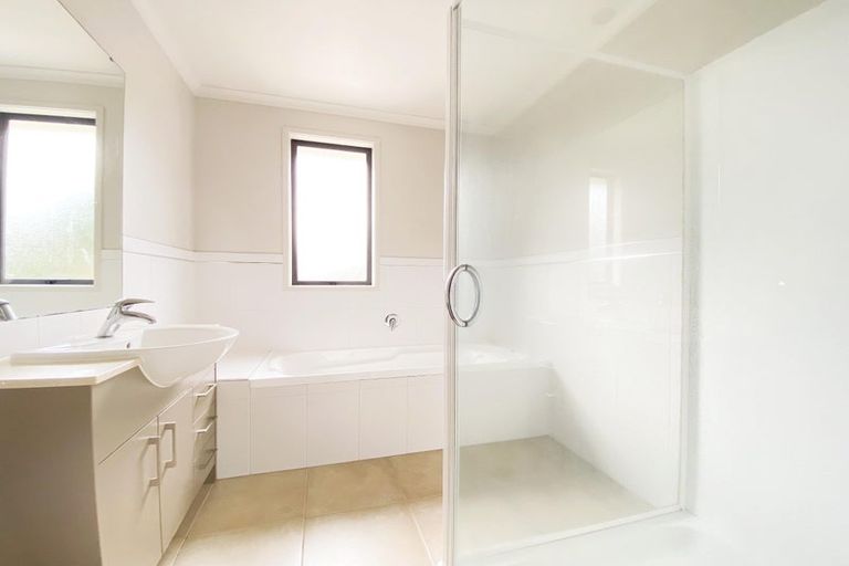 Photo of property in 21 Greenbough Lane, Greenhithe, Auckland, 0632