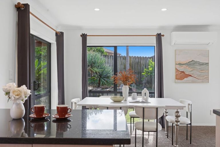 Photo of property in 35 Peninsula Road, Mangere, Auckland, 2022