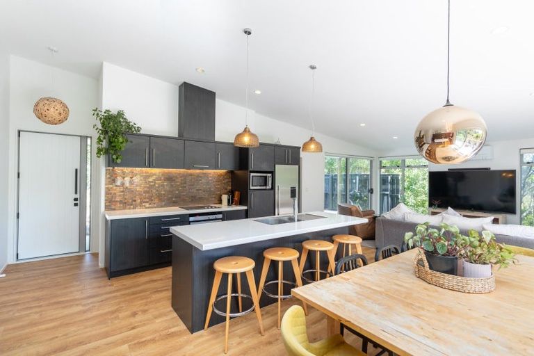 Photo of property in 32 Mount Marua Way, Timberlea, Upper Hutt, 5018