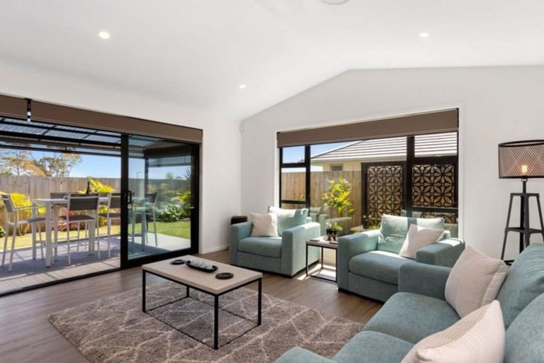 Photo of property in 12 Charlotte Drive, Omokoroa, 3114