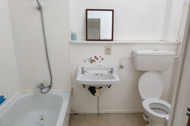 Photo of property in 2/9 John Court Street, Birkenhead, Auckland, 0626