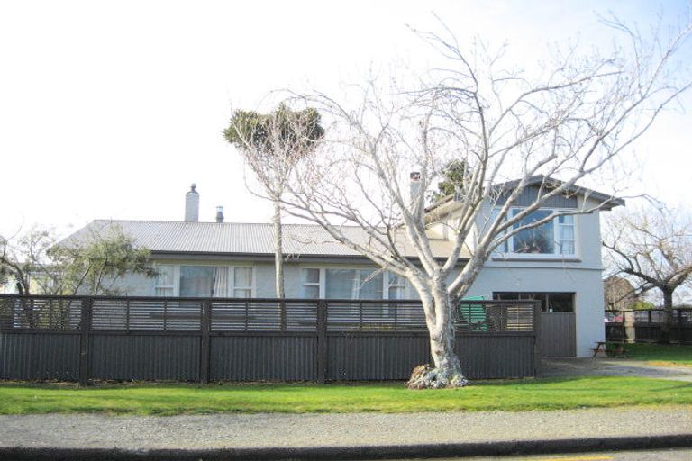 Photo of property in 1 Hillary Street, Winton, 9720