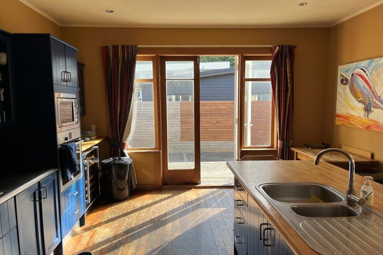 Photo of property in 55 Tauhinu Road, Miramar, Wellington, 6022