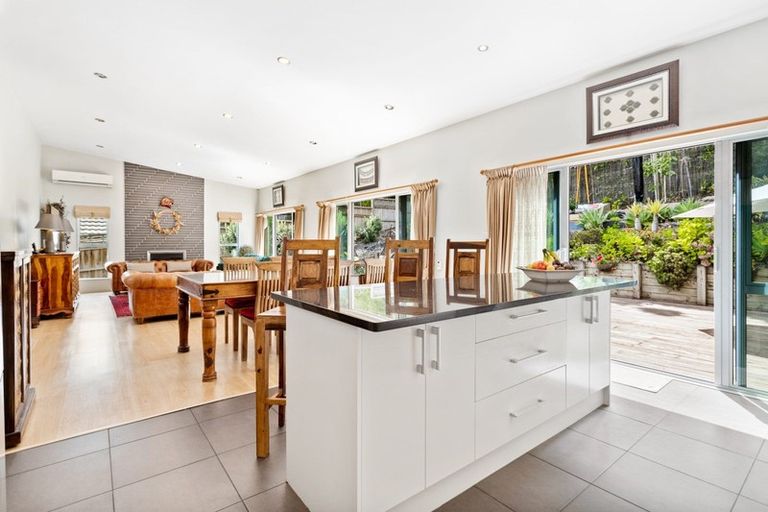 Photo of property in 6 Fernbank Lane, Greenhithe, Auckland, 0632