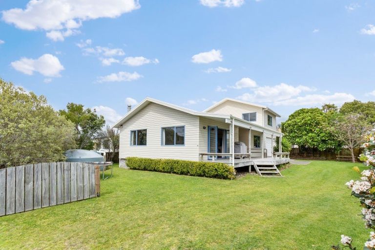 Photo of property in 15 The Crowsnest, Cooks Beach, Whitianga, 3591