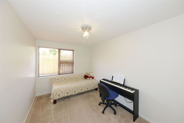 Photo of property in 2/125 Roydvale Avenue, Burnside, Christchurch, 8053