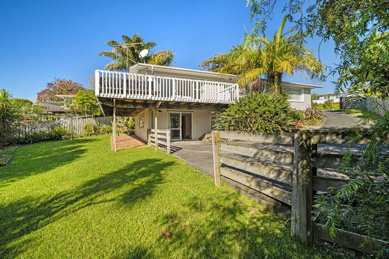 Photo of property in 8 Weatherly Road, Torbay, Auckland, 0630