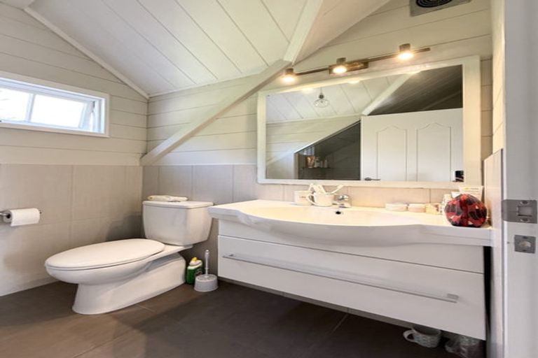 Photo of property in 228 Lonely Track Road, Dairy Flat, 0632