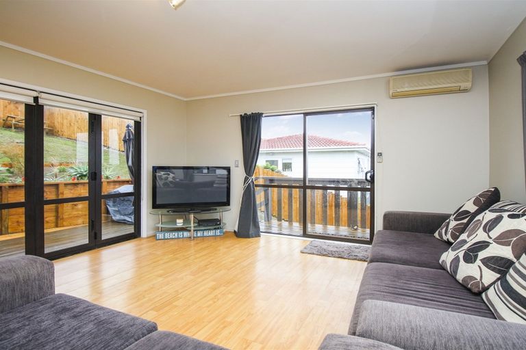 Photo of property in 16 Frosses Place, Massey, Auckland, 0614