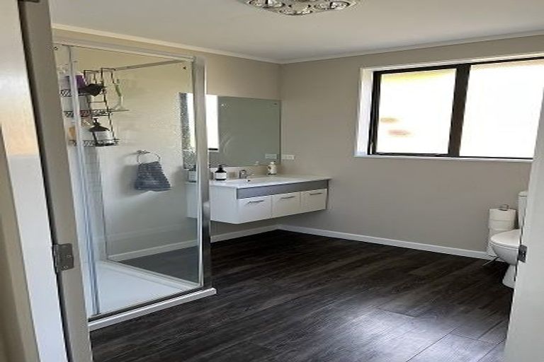 Photo of property in 58 Guildford Drive, Paraparaumu, 5032