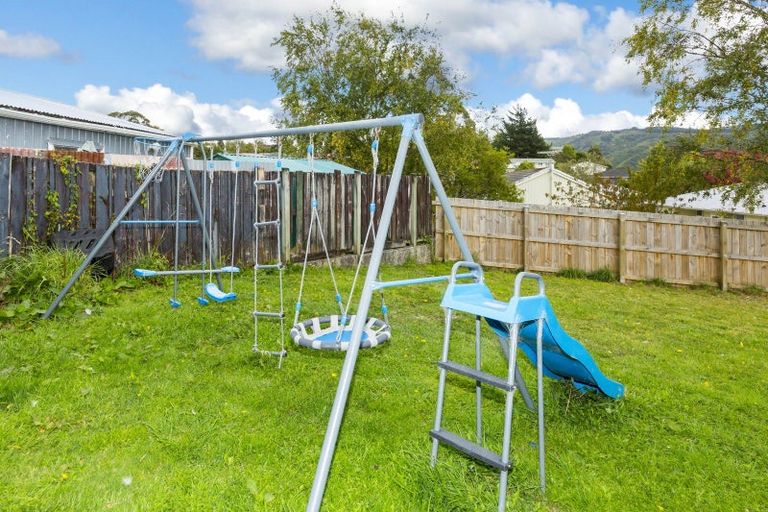 Photo of property in 23 Blueberry Grove, Timberlea, Upper Hutt, 5018