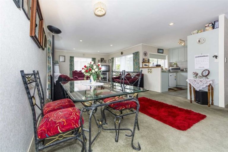 Photo of property in 10 Gala Place, Henderson, Auckland, 0612