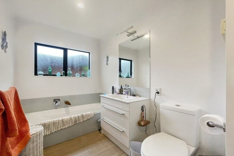 Photo of property in 2/358 Waiwhetu Road, Fairfield, Lower Hutt, 5011