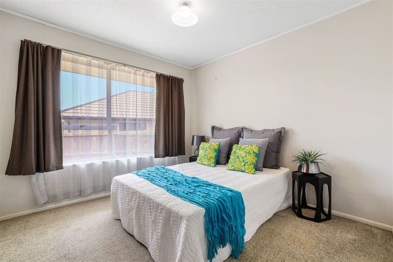 Photo of property in 6 Larkhill Place, Russley, Christchurch, 8042