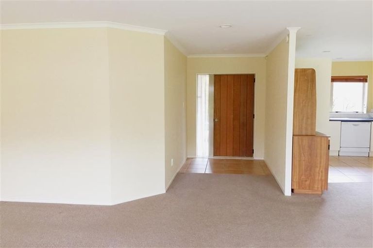 Photo of property in 12 Pukatea Avenue, Albany, Auckland, 0632