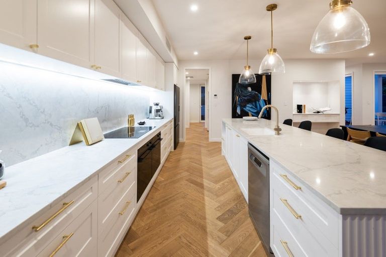 Photo of property in 15 Shelly Beach Parade, Cockle Bay, Auckland, 2014