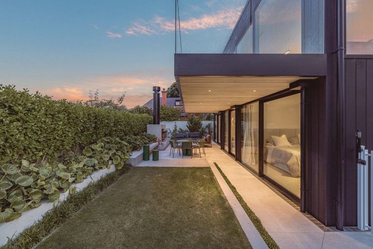 Photo of property in 8a Beachville Road, Redcliffs, Christchurch, 8081