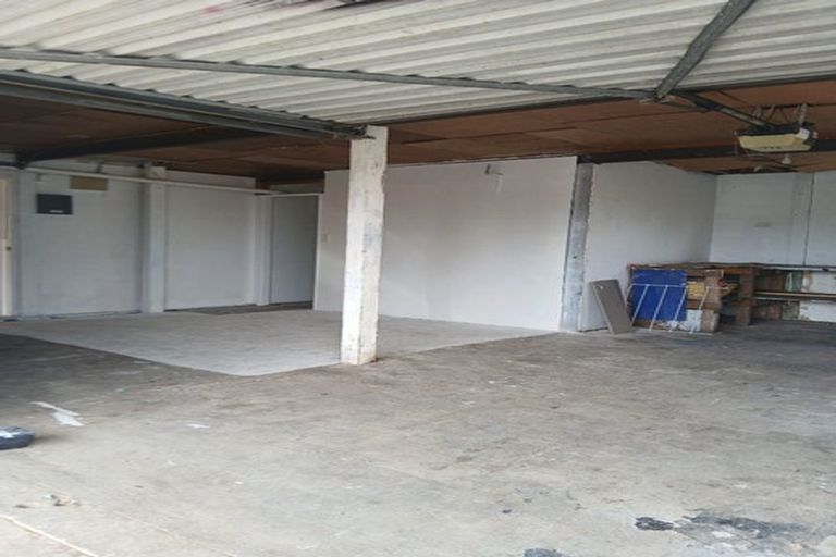 Photo of property in 15 Kopara Place, Clendon Park, Auckland, 2103