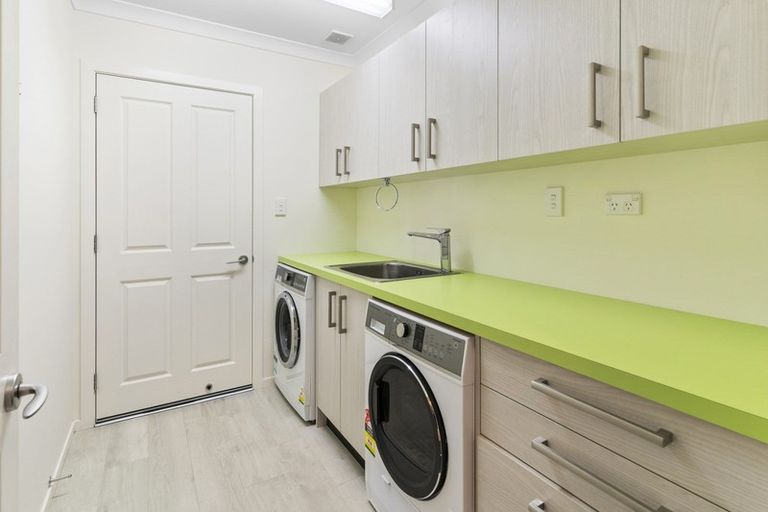 Photo of property in 18 Feist Street, Carterton, 5713