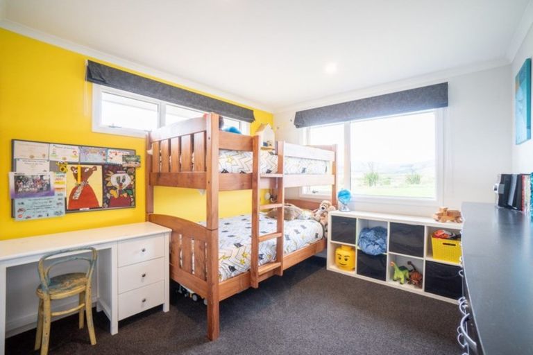 Photo of property in 31 Silicon Way, Fitzherbert, Palmerston North, 4410