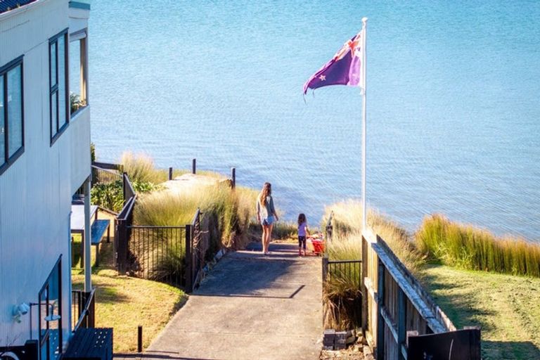 Photo of property in 48 Wainui Road, Raglan, 3225