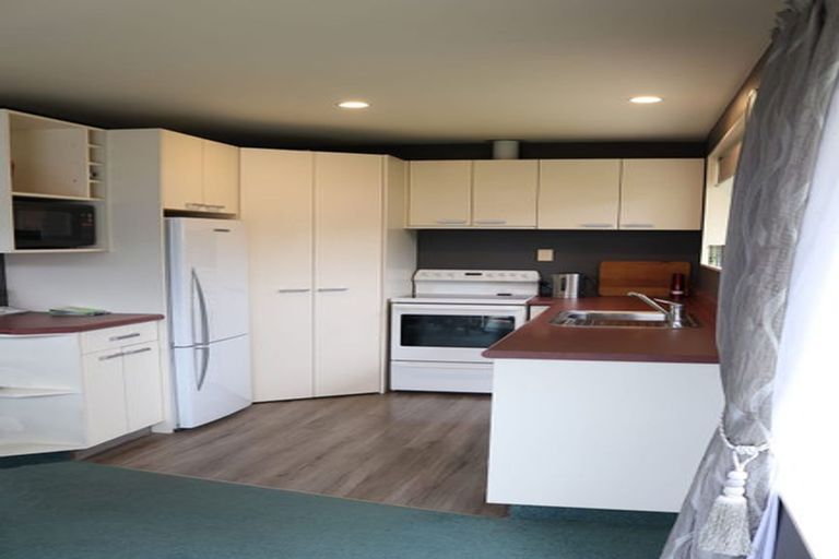 Photo of property in 8 Wendy Place, Heathcote Valley, Christchurch, 8022