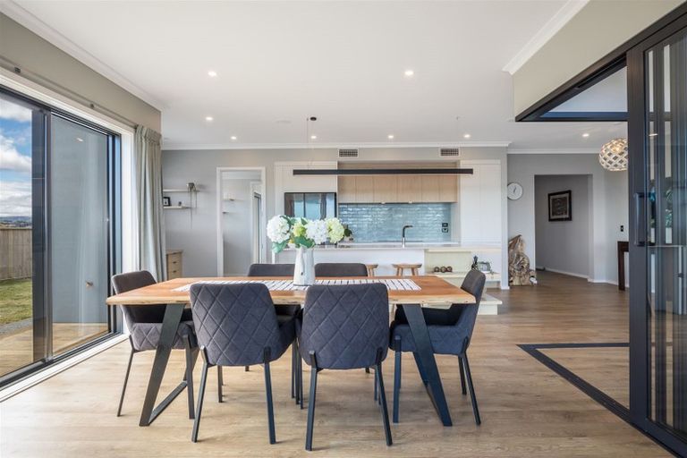 Photo of property in 4 Rotorua Grove, Aotea, Porirua, 5024