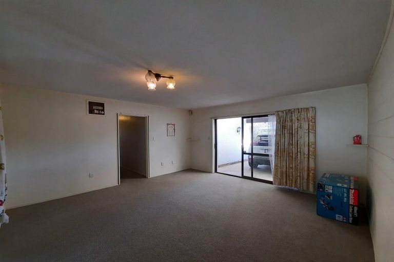 Photo of property in 2/6 Fortunes Road, Half Moon Bay, Auckland, 2012