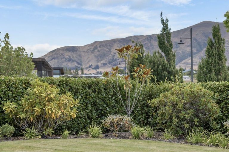 Photo of property in 1 Kirimoko Crescent, Wanaka, 9305