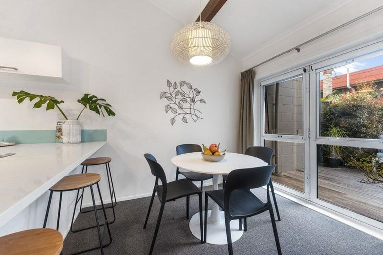 Photo of property in 2/40 James Evans Drive, Northcote, Auckland, 0627