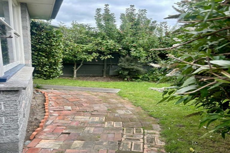 Photo of property in 2/131b Mcfaddens Road, Saint Albans, Christchurch, 8052