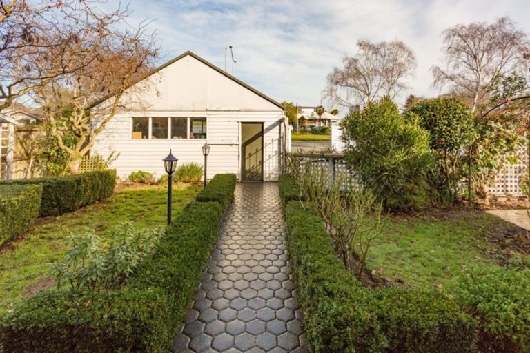 Photo of property in 1/414 Memorial Avenue, Burnside, Christchurch, 8053