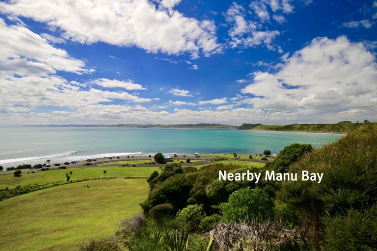 Photo of property in 33 Whaanga Road, Raglan, 3297