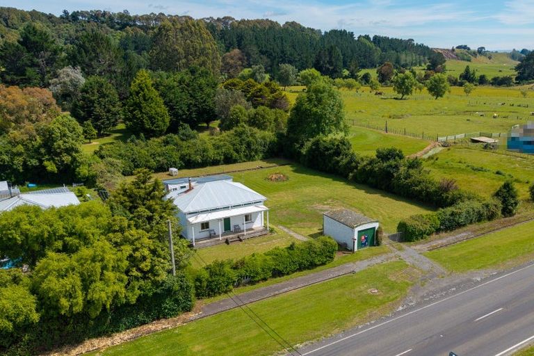 Photo of property in 65 Newman Road, Eketahuna, 4900