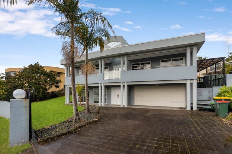 Photo of property in 18 Belleaire Court, West Harbour, Auckland, 0618