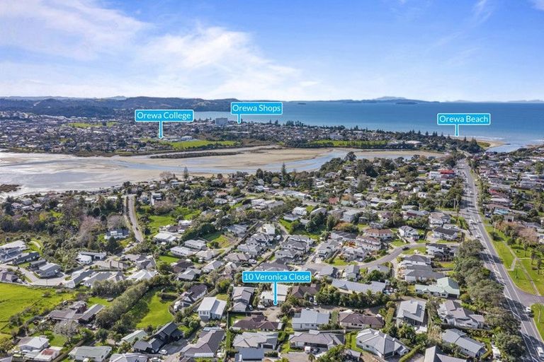 Photo of property in 10 Veronica Close, Red Beach, 0932