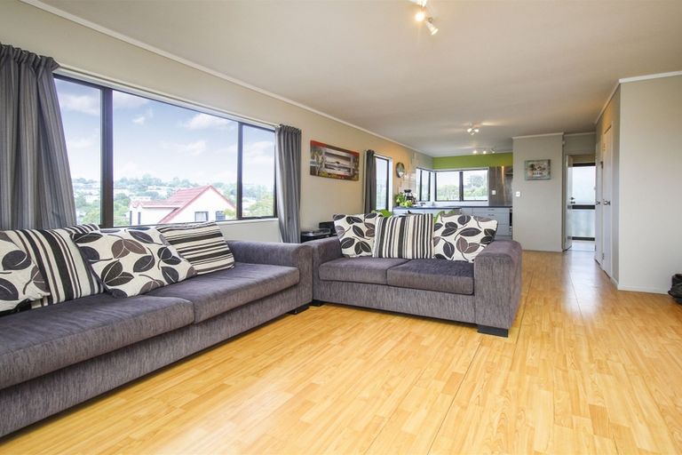 Photo of property in 16 Frosses Place, Massey, Auckland, 0614