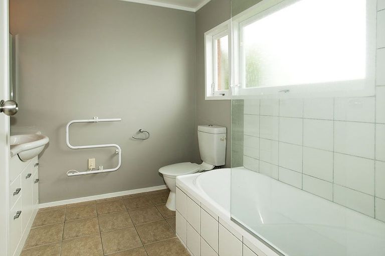 Photo of property in 1/134 Calliope Road, Stanley Point, Auckland, 0624