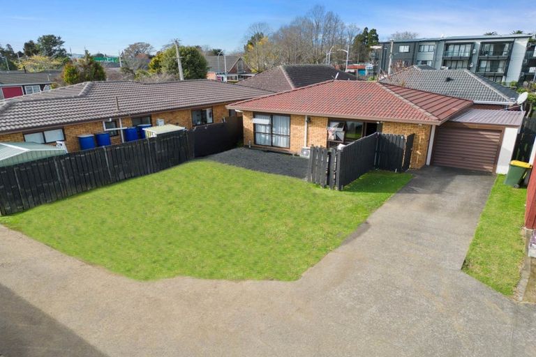 Photo of property in 2/10 Wellington Street, Papakura, 2110