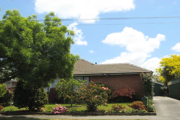 Photo of property in 8 Appleby Crescent, Burnside, Christchurch, 8053