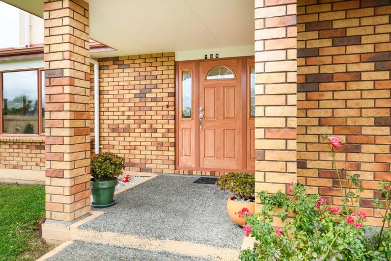 Photo of property in 12 Silkwood Place, Fitzherbert, Palmerston North, 4410